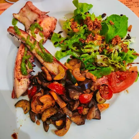 Mobile-home Climatise Dans Avec Piscine Jusqu'a 6 Personnes Apartment